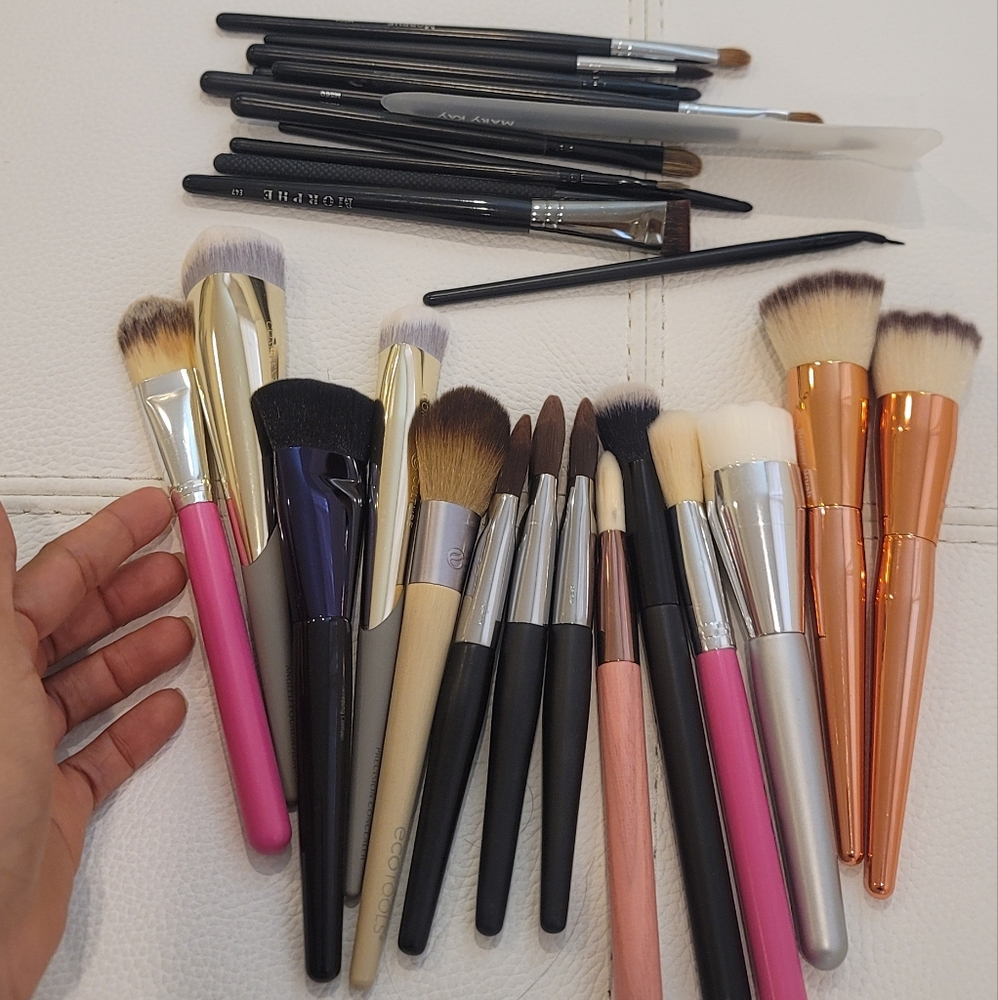 27 Makeup Brushes